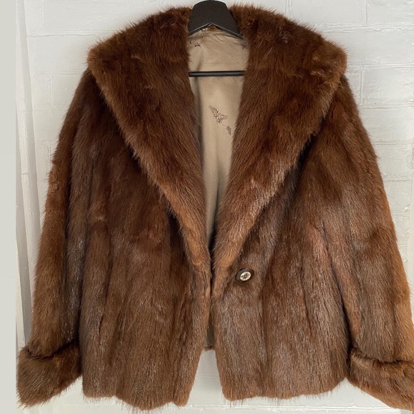 Vintage Fur Coat  🇨🇦 - Picture 2 of 15
